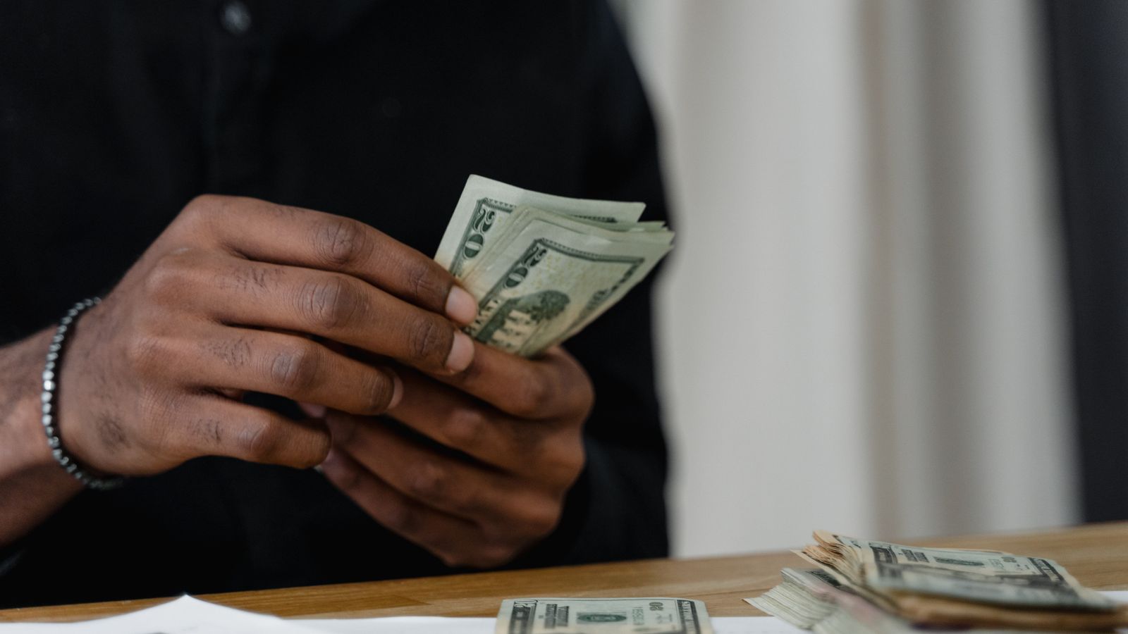 Checklist for deciding when fixed fees or percentage fees fit better