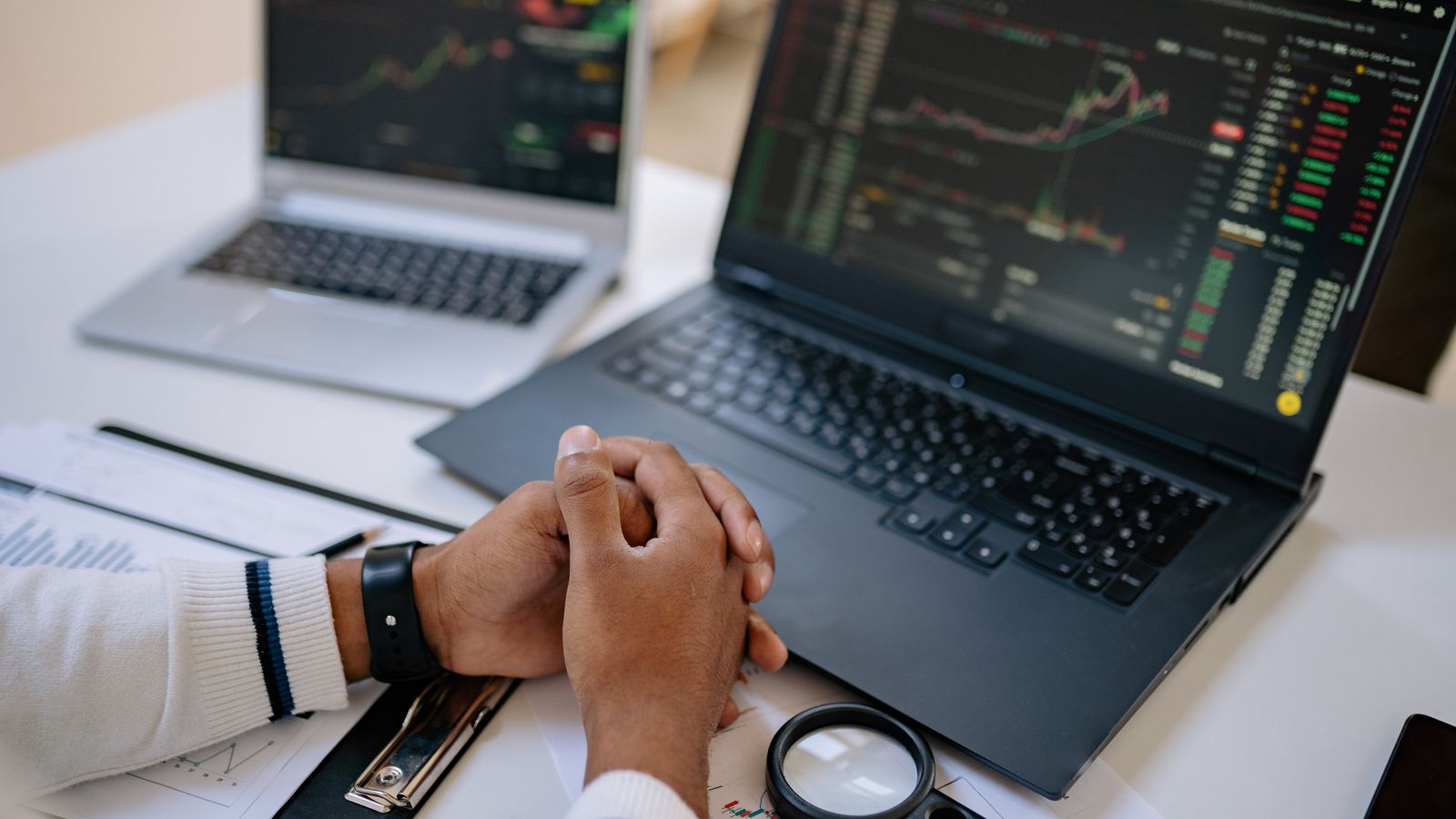 Editorial board reviewing Interactive Investor fixed-fee value and account fit