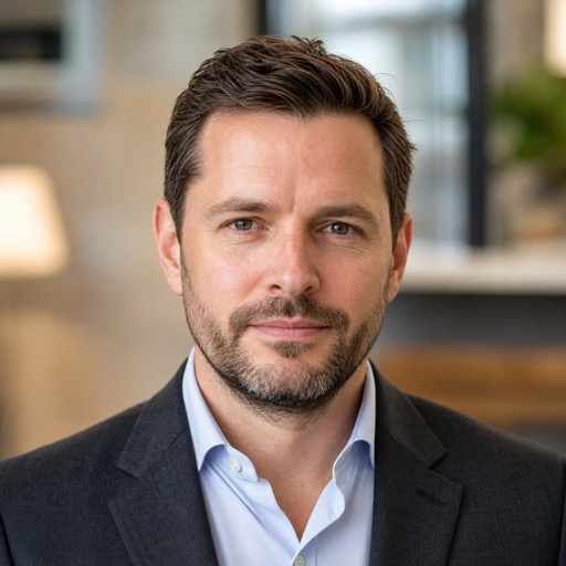 Portrait of Marcus Vale, research editor at Investornet